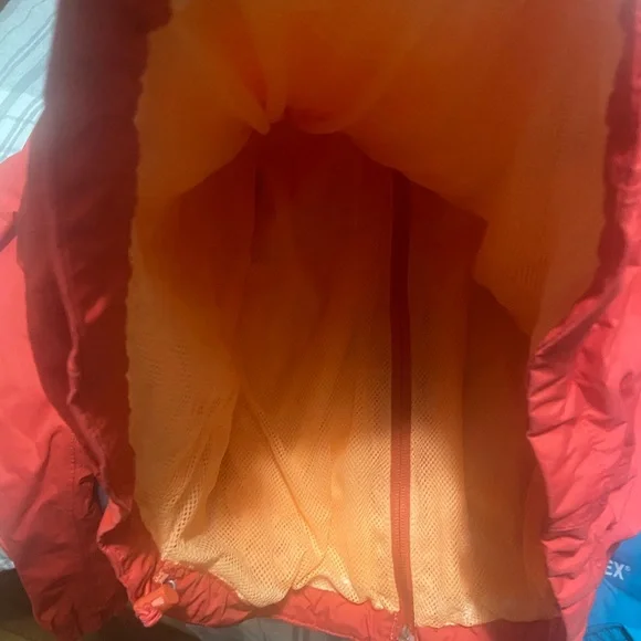 Woman the north face jacket very light for rain and work out. Am selling both - Picture 6 of 12